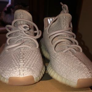Sesame yeezy 350 V2